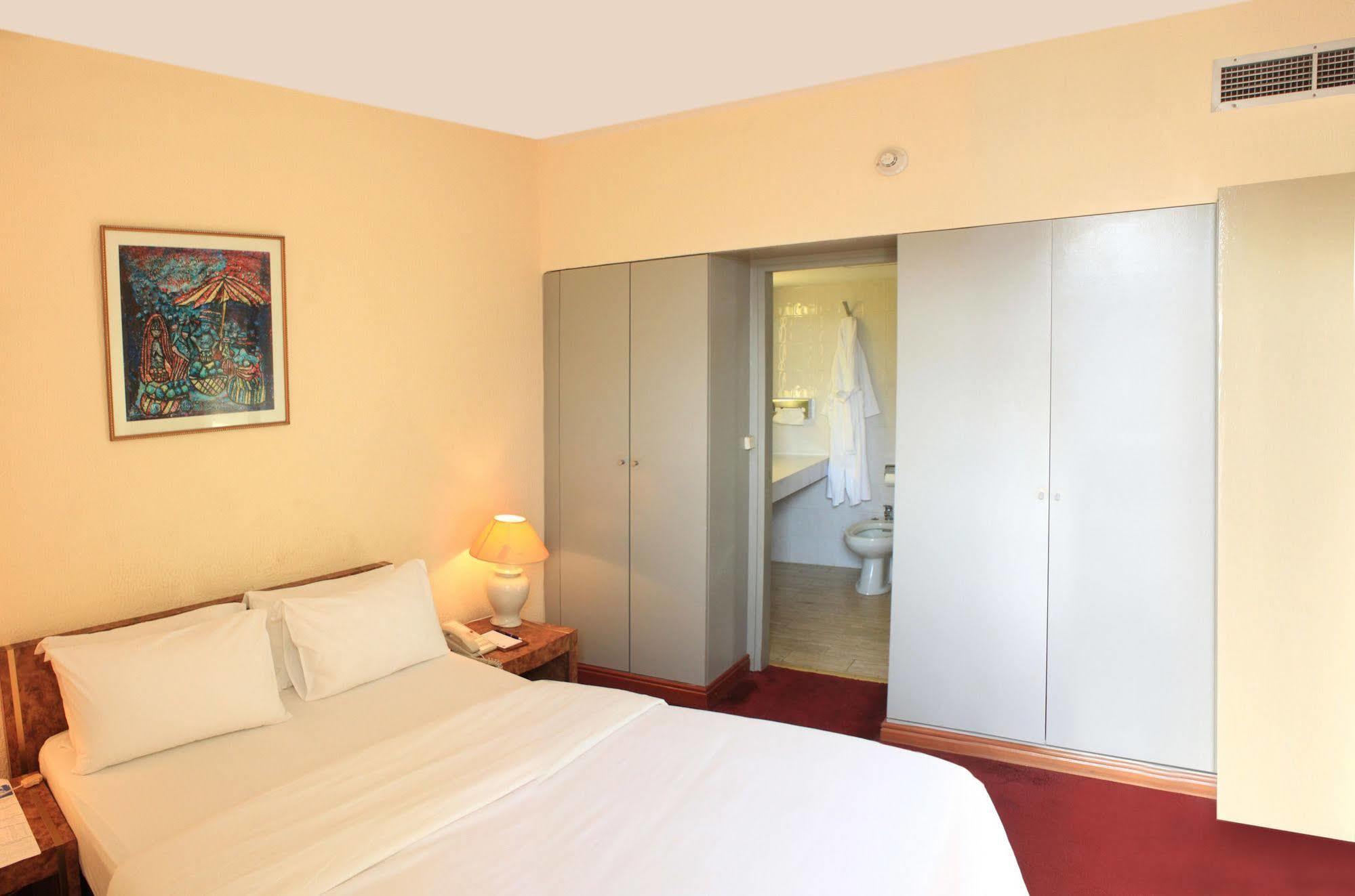 Hotel Mont Febe Yaounde Luaran gambar